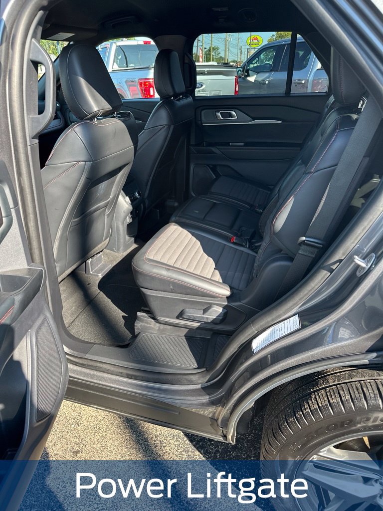 Used 2025 Ford Explorer ST-Line w/ ST-Line Street Pack AWD/4WD image 10