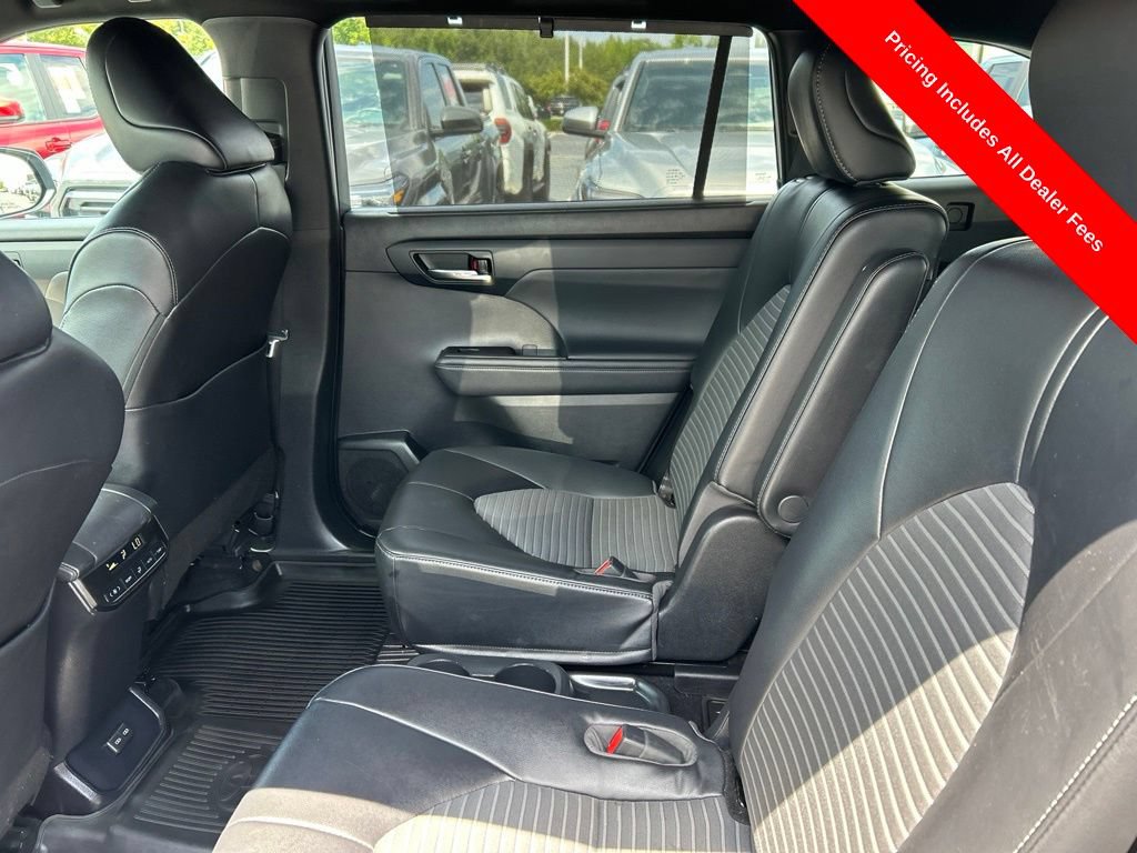 Used 2022 Toyota Highlander XSE FWD image 15