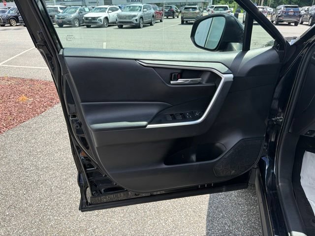 Used 2022 Toyota RAV4 XLE AWD/4WD image 11