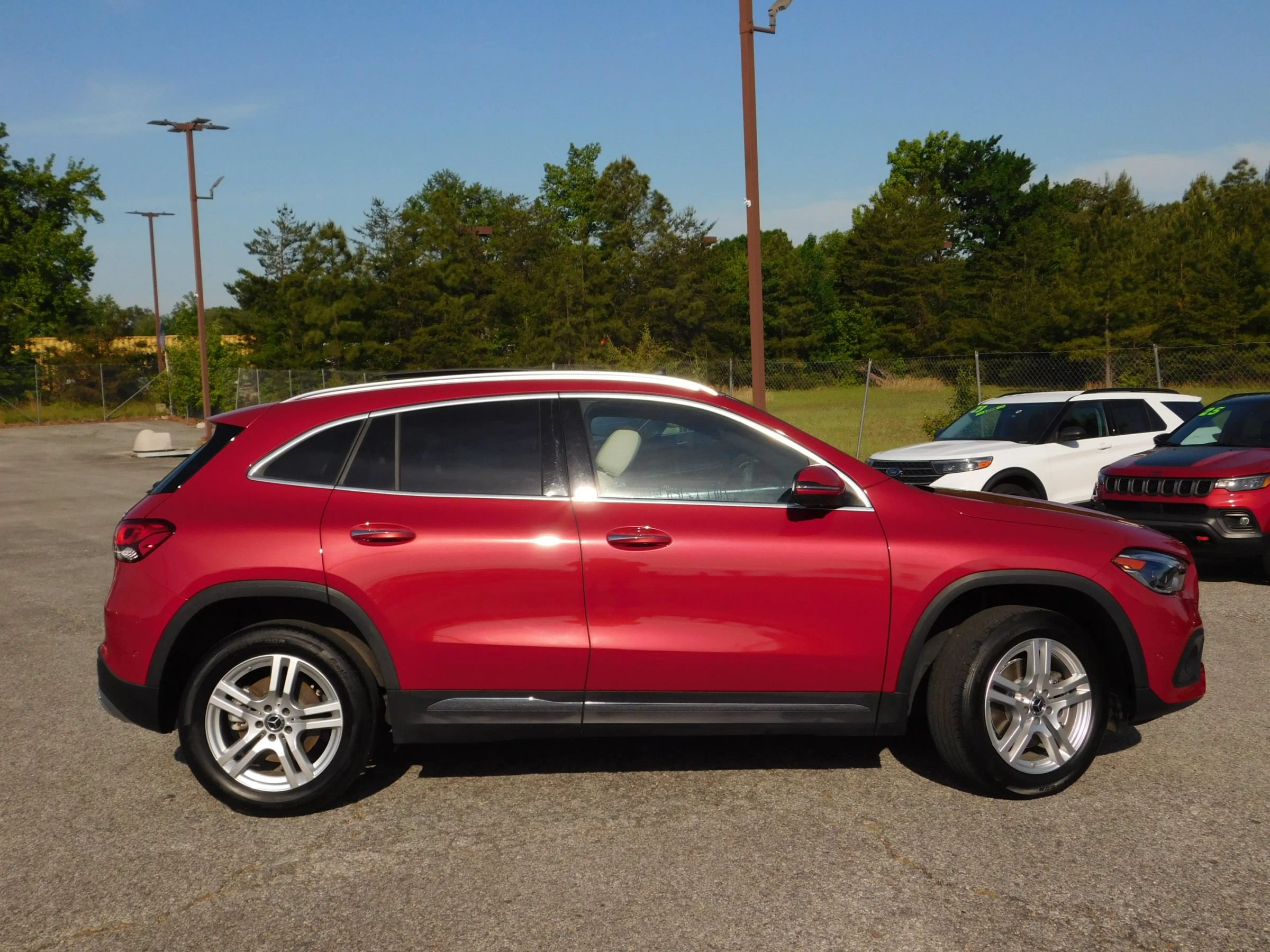 Used 2023 Mercedes-Benz GLA 250 4MATIC w/ Premium Package image 4