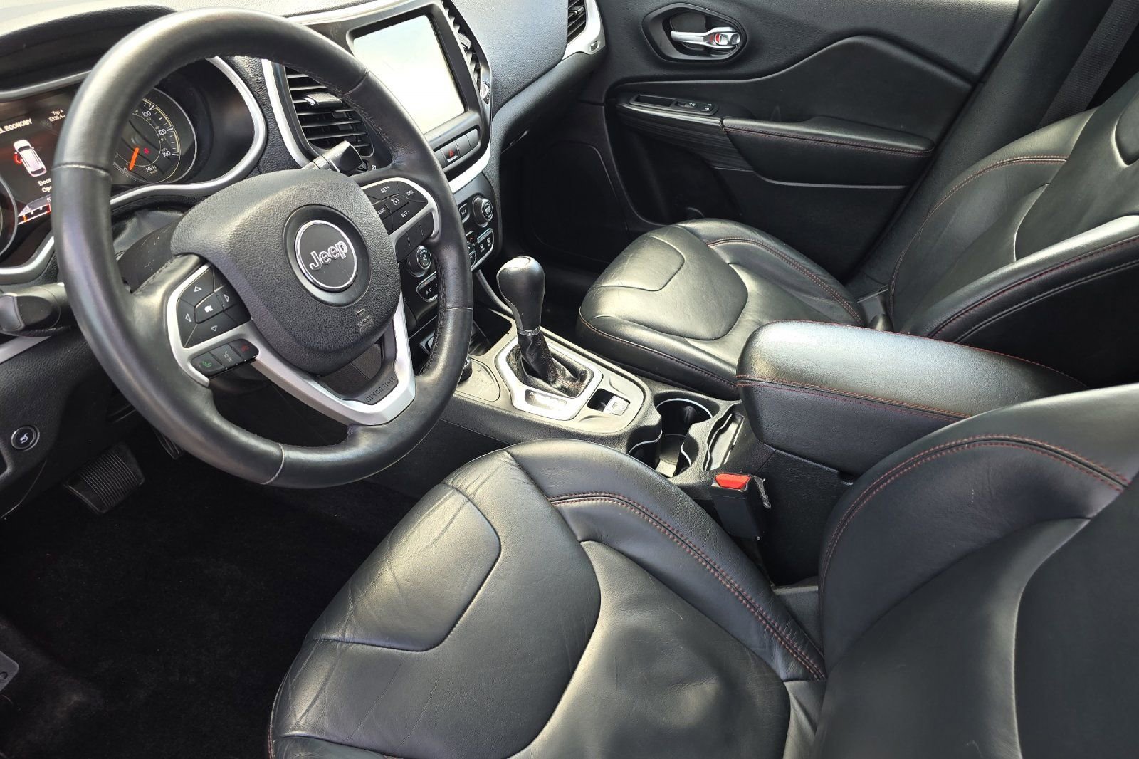 Used 2015 Jeep Cherokee Trailhawk w/ Comfort/Convenience Group AWD/4WD image 10