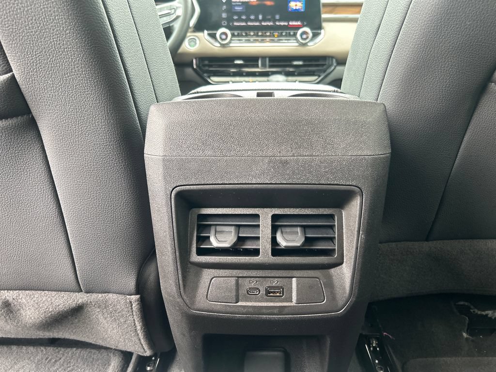 Used 2025 GMC Canyon Denali AWD/4WD image 16