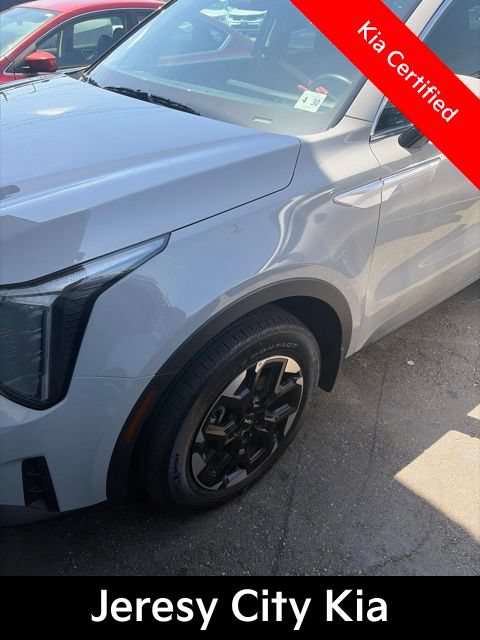 Certified 2025 Kia Sorento S w/ Panoramic Sunroof Package AWD/4WD image 1