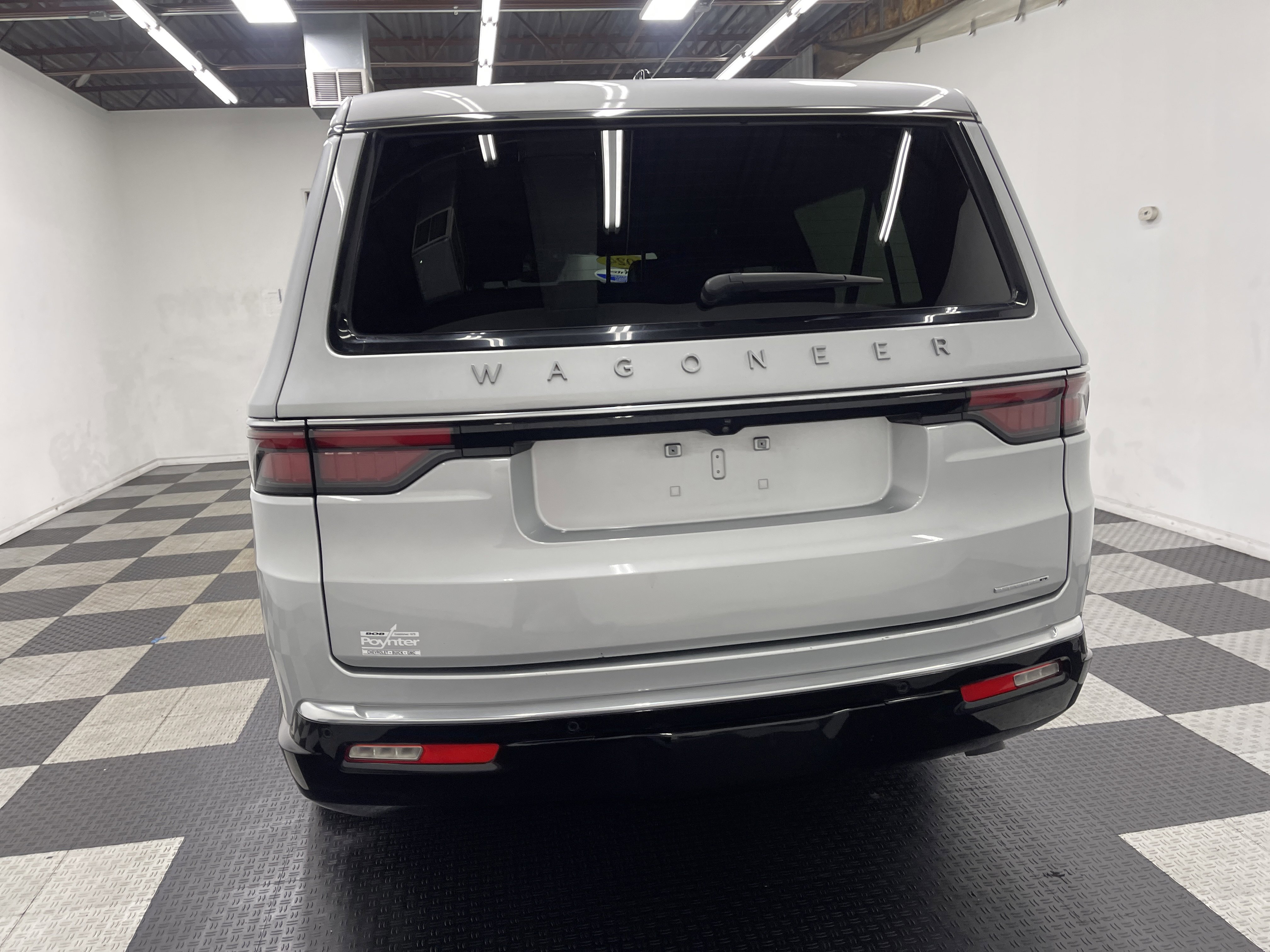 Used 2024 Jeep Wagoneer L Series II w/ Flexible Seating Group image 3