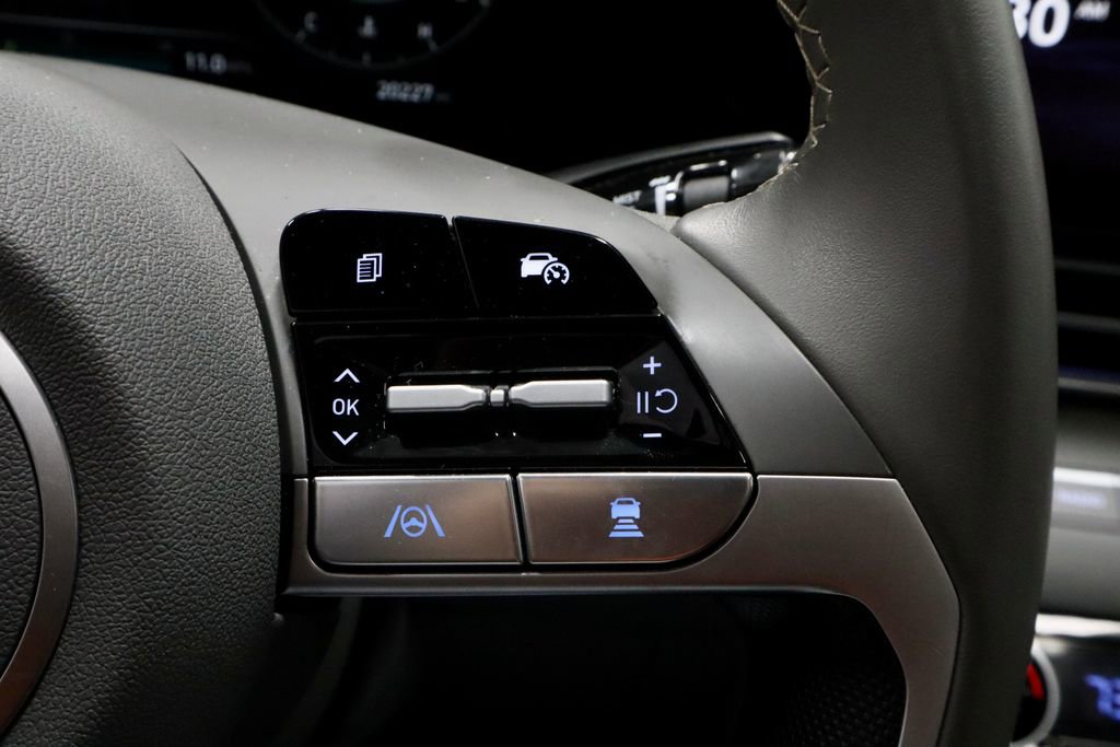 Certified 2025 Hyundai Elantra SEL image 33