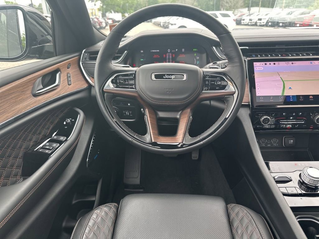 Used 2023 Jeep Grand Cherokee Summit w/ Luxury Tech Group V AWD/4WD image 18