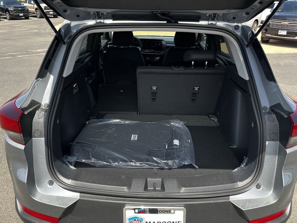 New 2025 Chevrolet TrailBlazer LT w/ LT Cold Weather Package FWD image 30