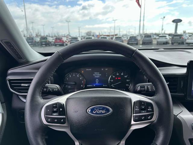 Used 2024 Ford Explorer XLT w/ Equipment Group 202A AWD/4WD image 17