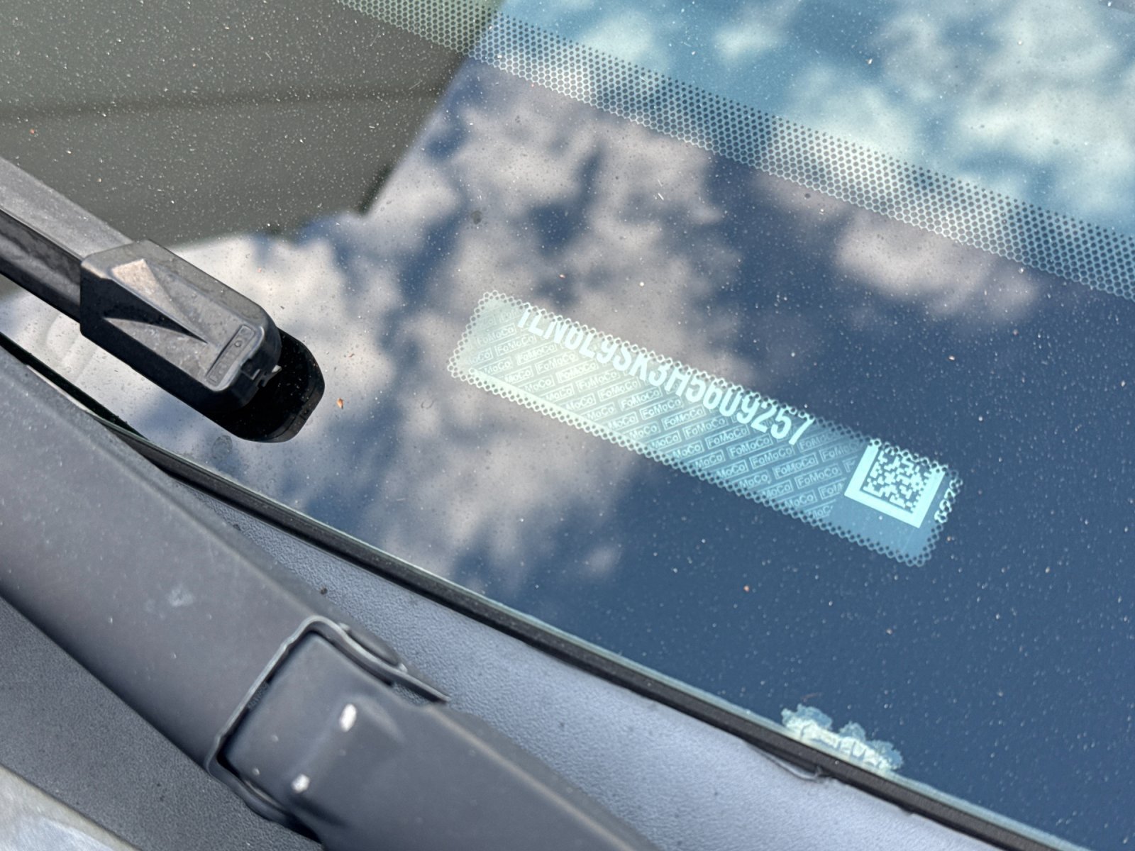 Used 2017 Lincoln Continental Select FWD image 2