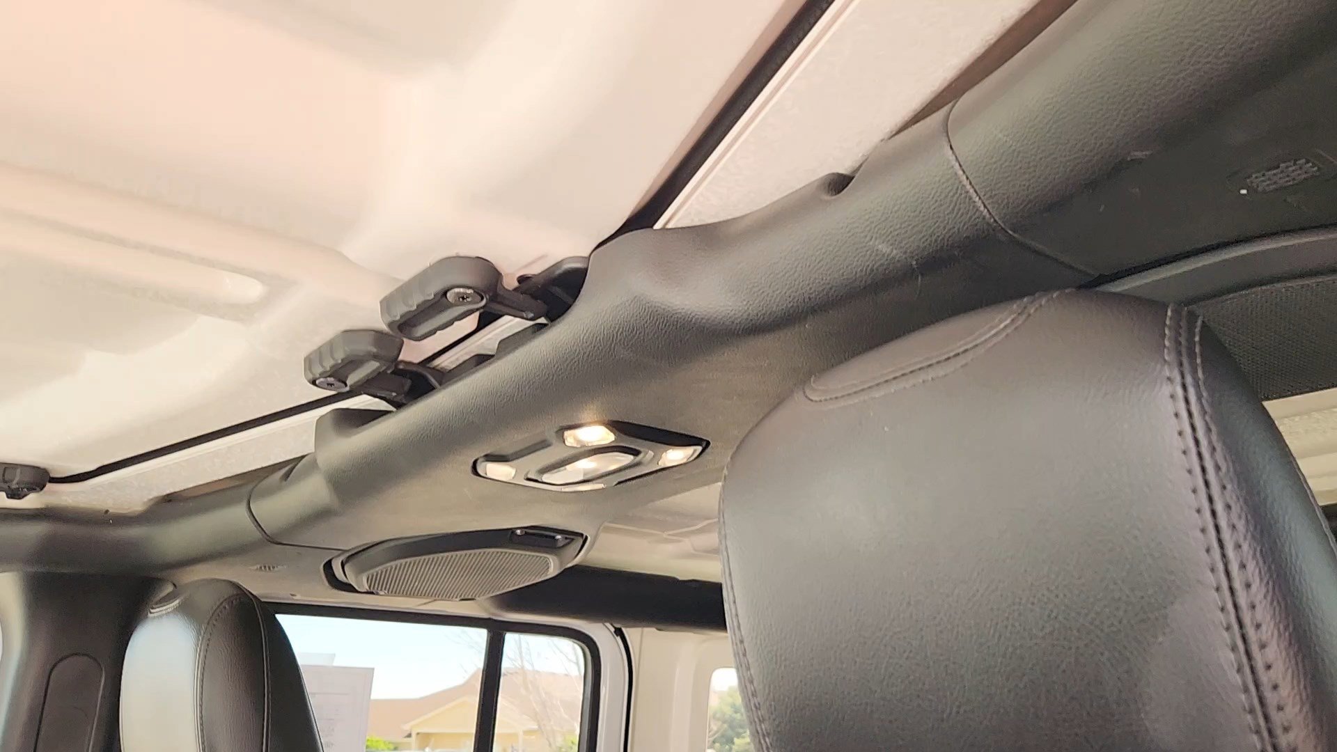 Used 2023 Jeep Wrangler Sahara w/ Cold Weather Group image 32