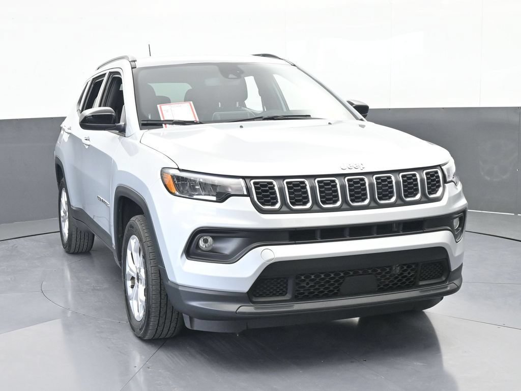 Used 2025 Jeep Compass Latitude AWD/4WD image 9