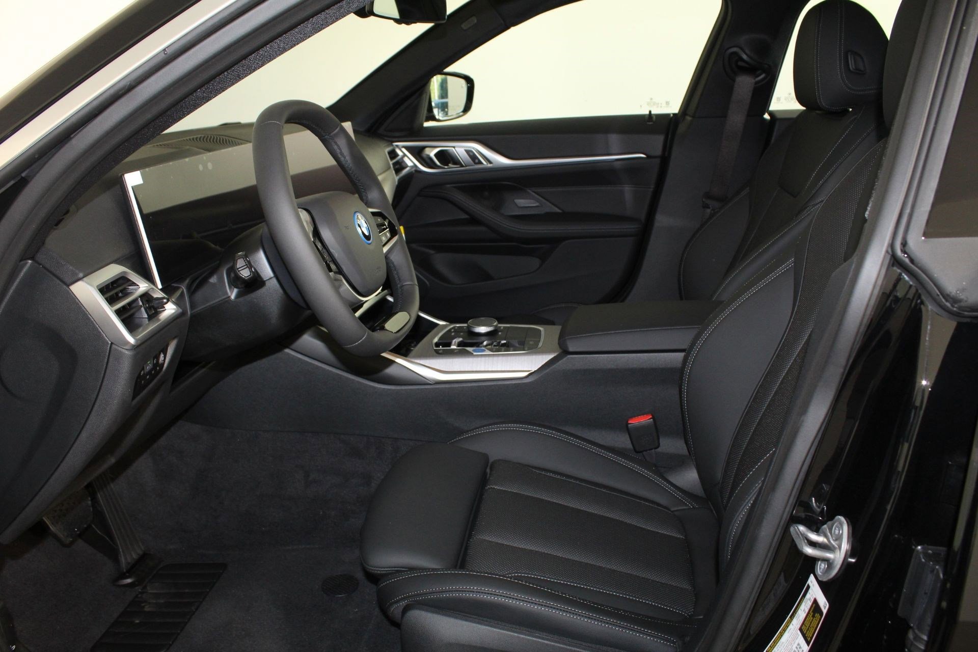 Used 2025 BMW i4 xDrive40i image 27