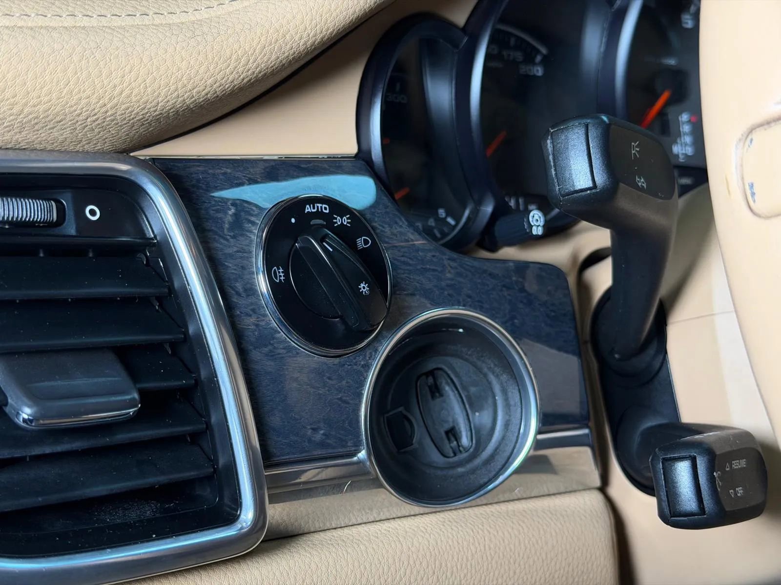 Used 2010 Porsche Panamera S image 25