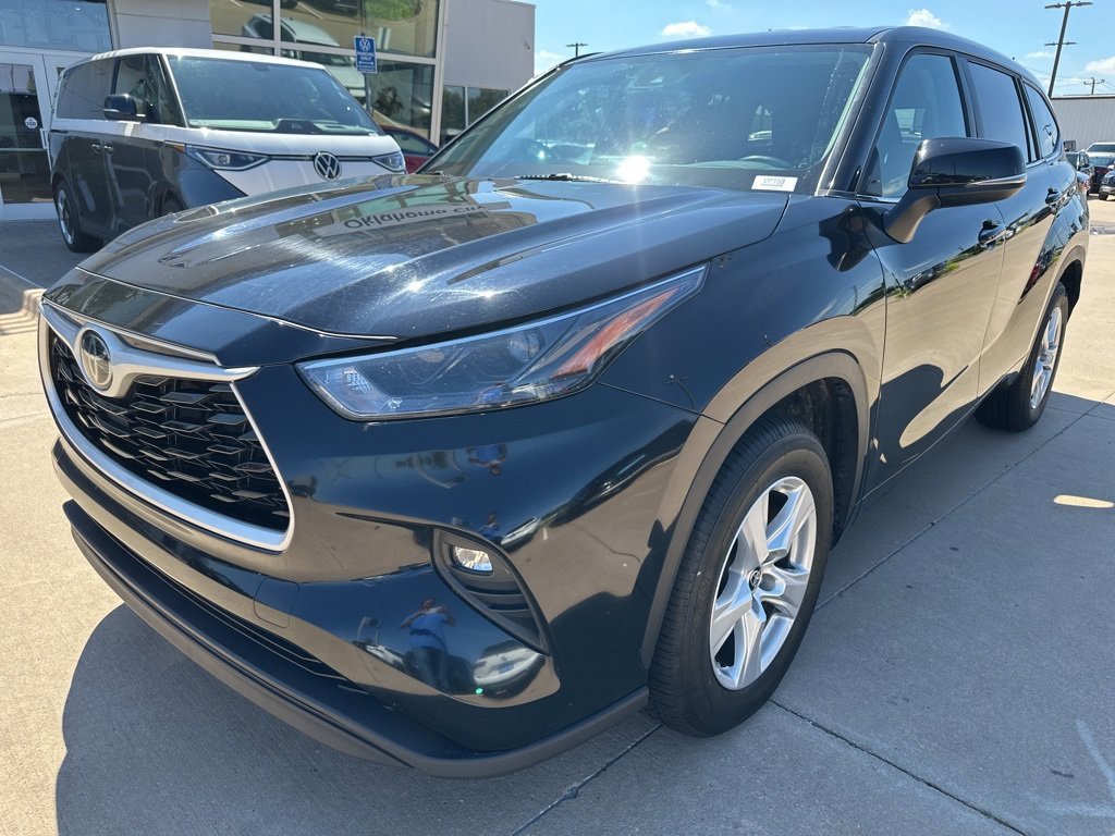 Used 2024 Toyota Highlander LE image 8