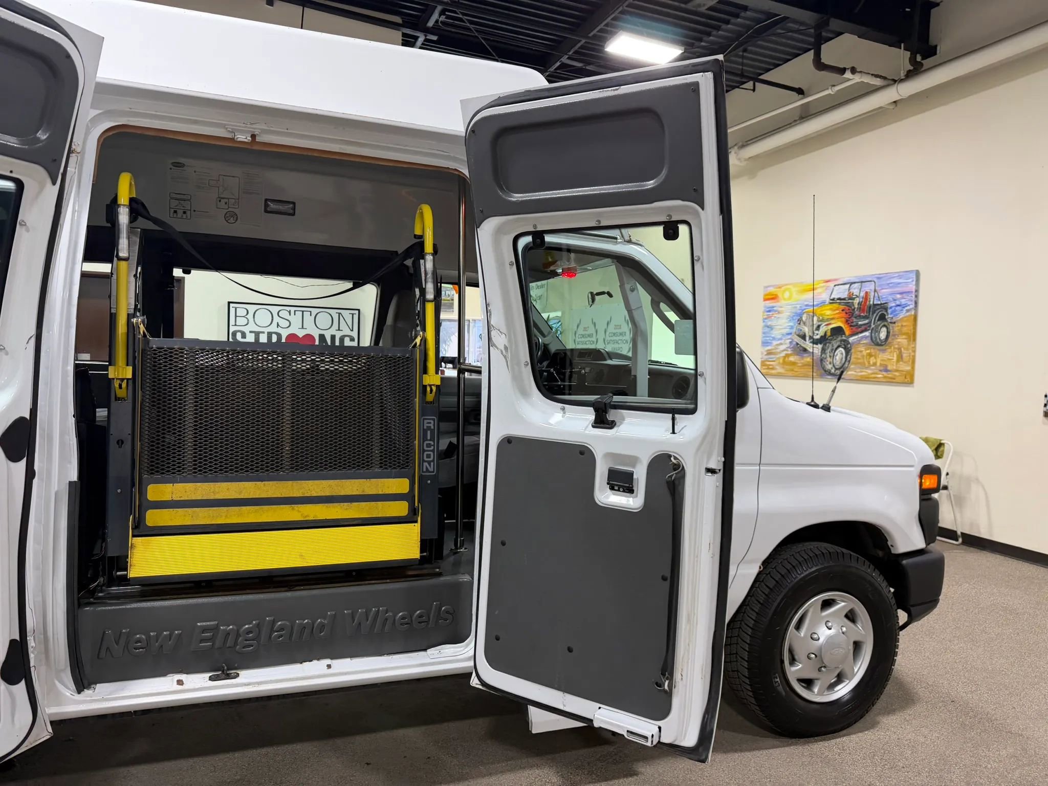 Used 2014 Ford E-250 and Econoline 250 Extended w/ Power Group RWD image 43