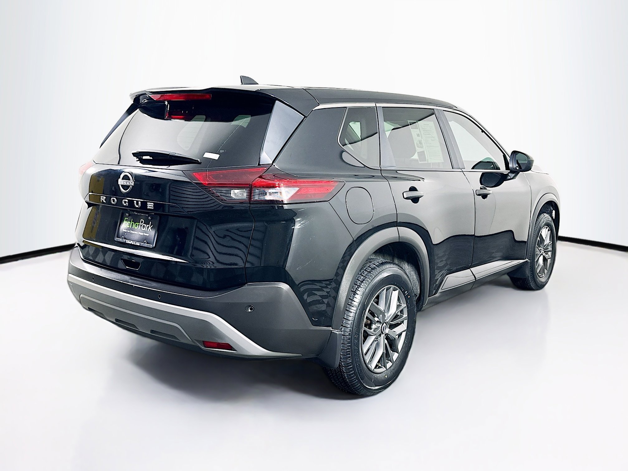 Used 2023 Nissan Rogue S image 9