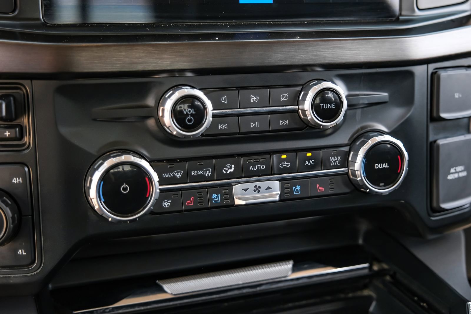 Used 2023 Ford F350 Lariat image 26