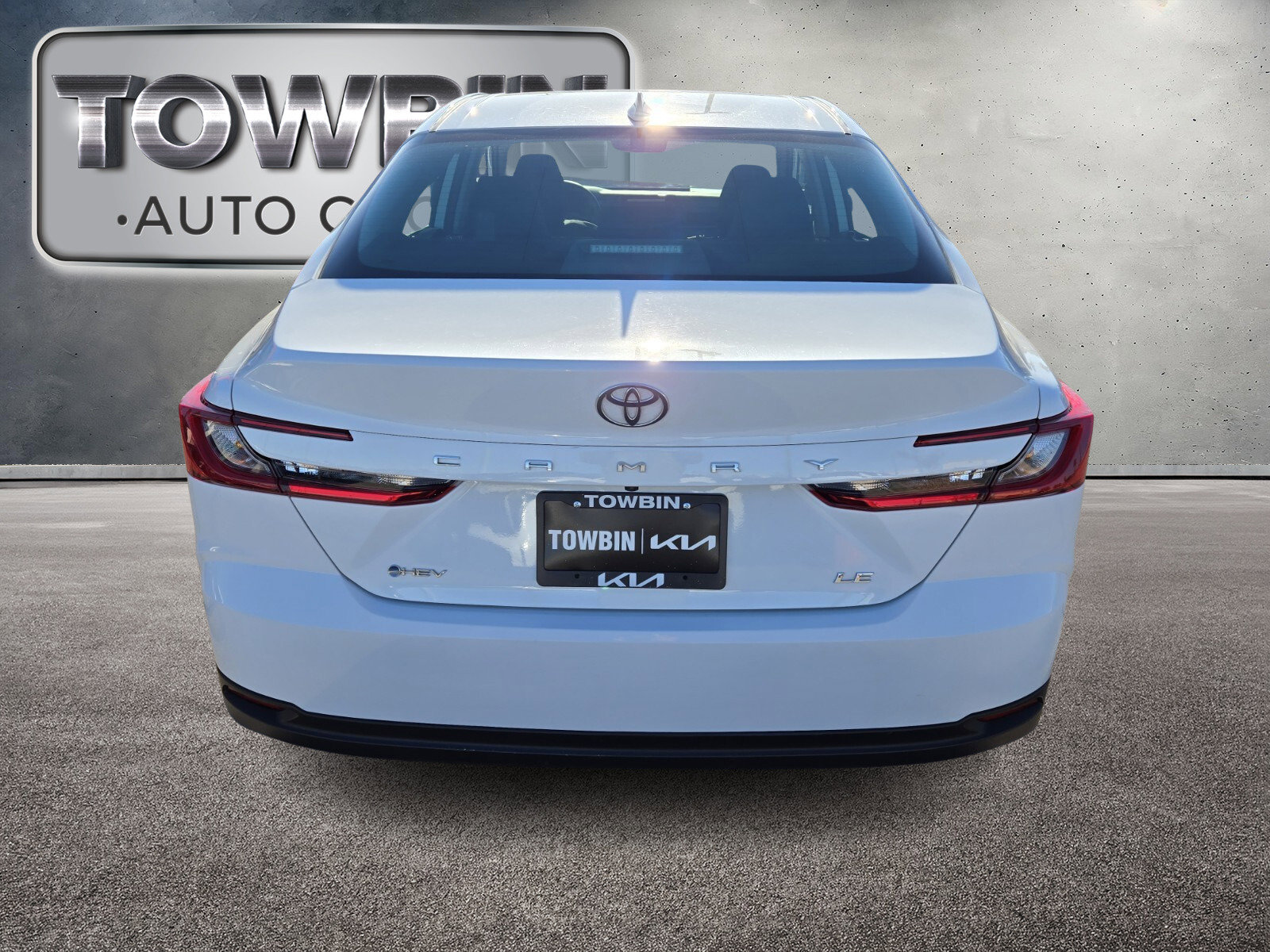 Used 2025 Toyota Camry SE image 6