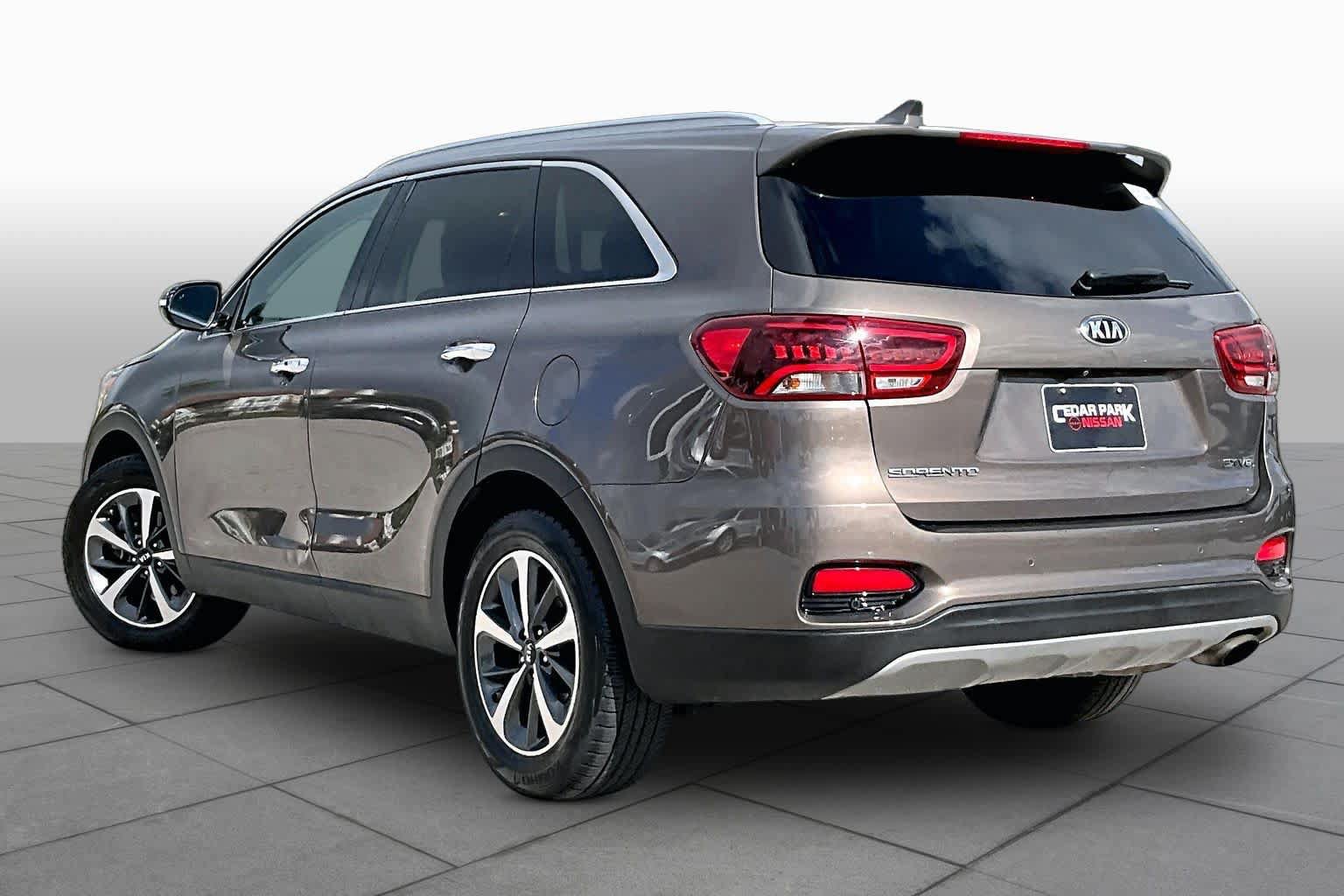 Used 2019 Kia Sorento EX FWD image 11