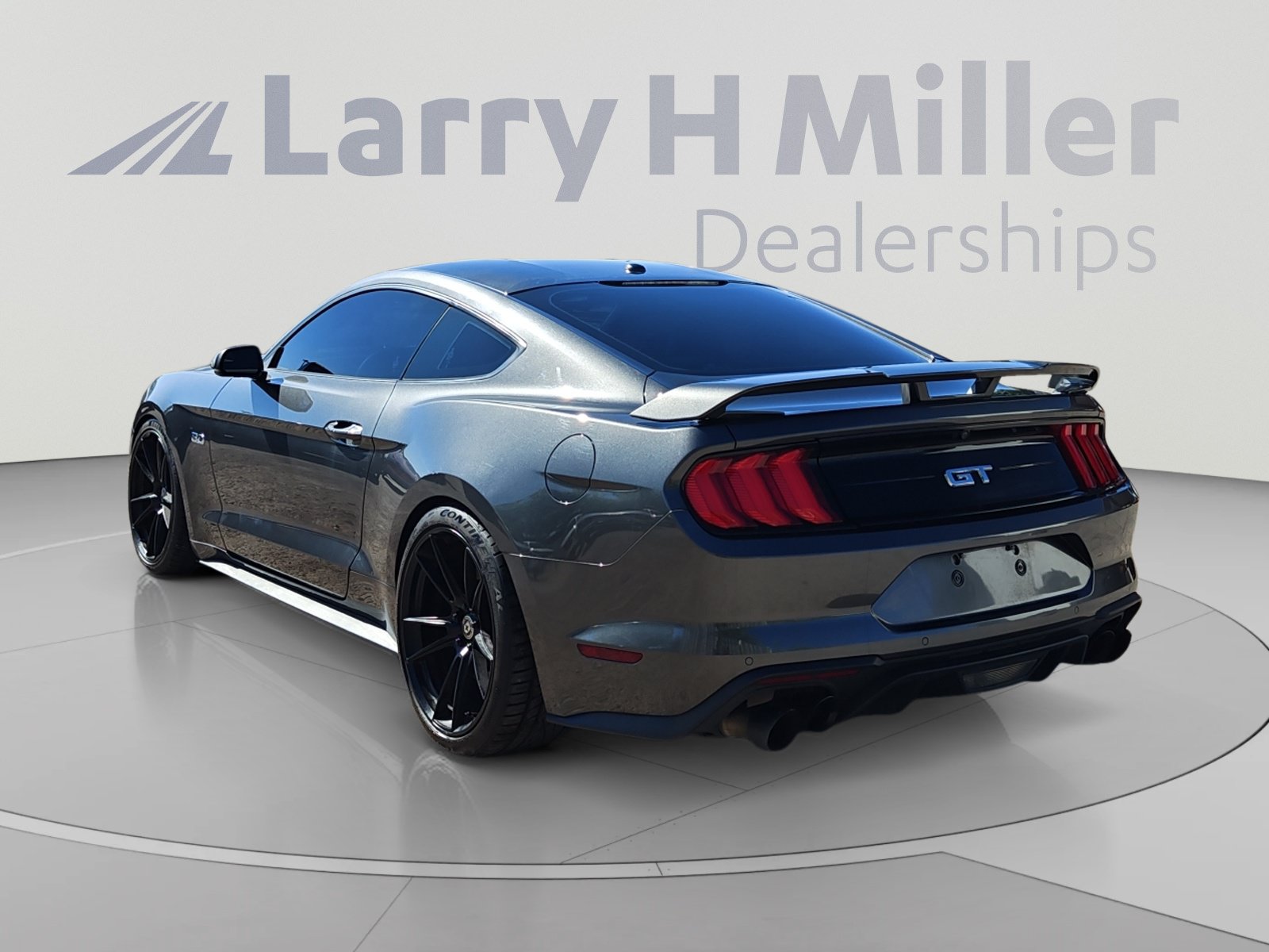 Used 2018 Ford Mustang GT Premium w/ GT Performance Package RWD image 3