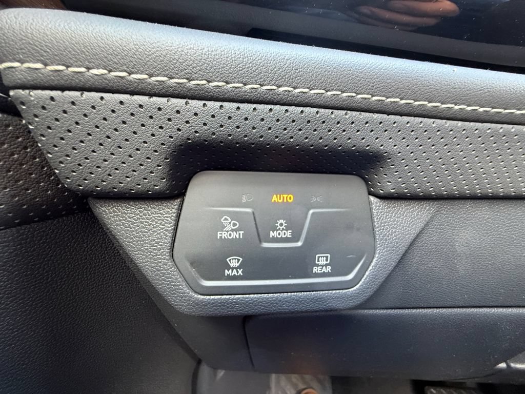 Used 2025 Volkswagen Atlas SE AWD/4WD image 19
