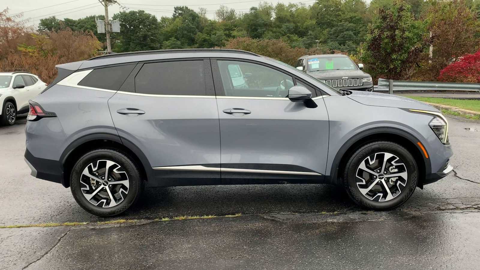 Used 2025 Kia Sportage EX w/ Premium Package AWD/4WD image 9
