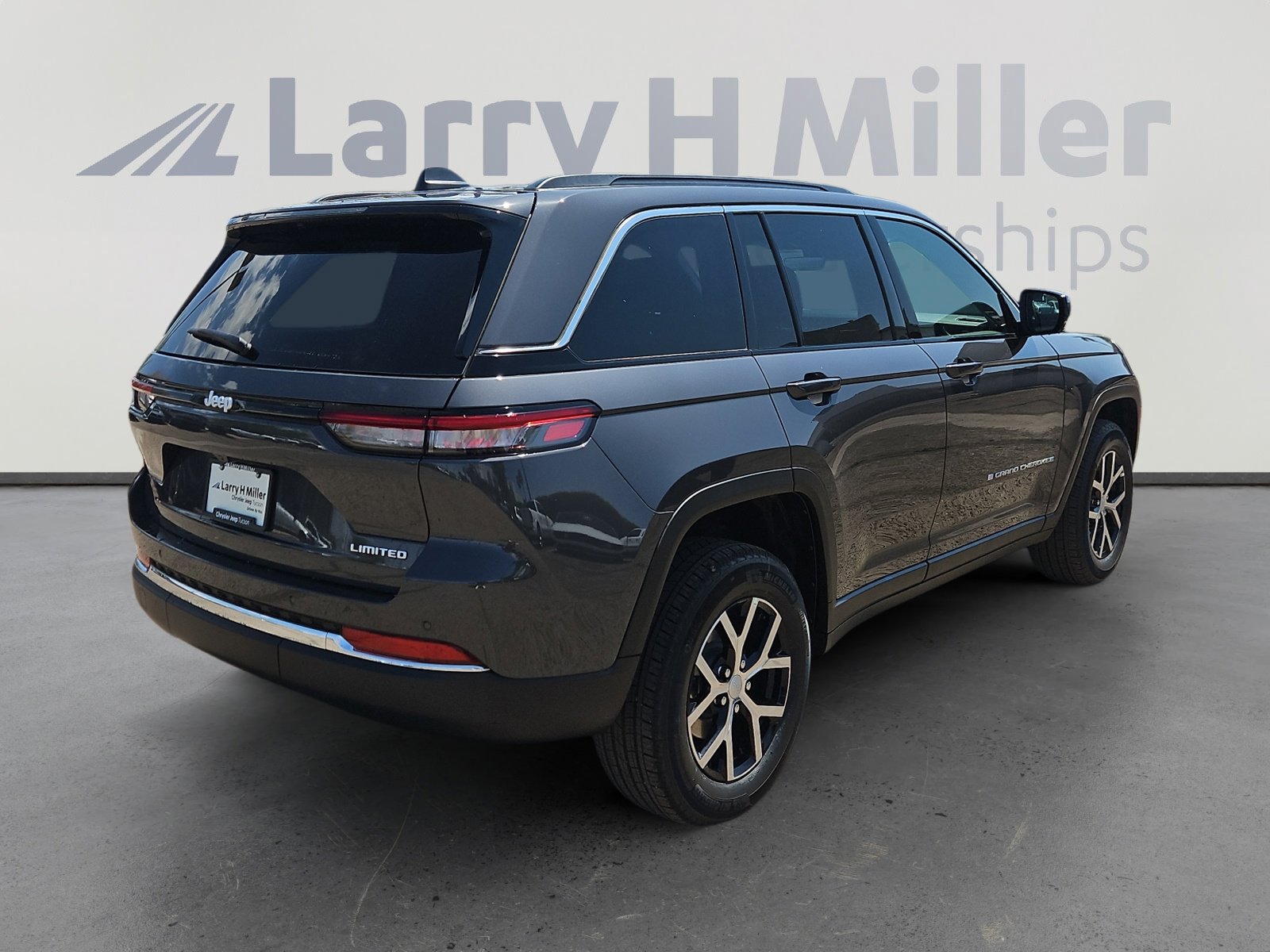 New 2025 Jeep Grand Cherokee Limited w/ Trailer Tow Package image 5