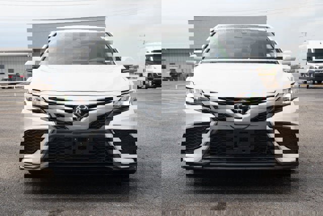 Used 2023 Toyota Camry SE image 8