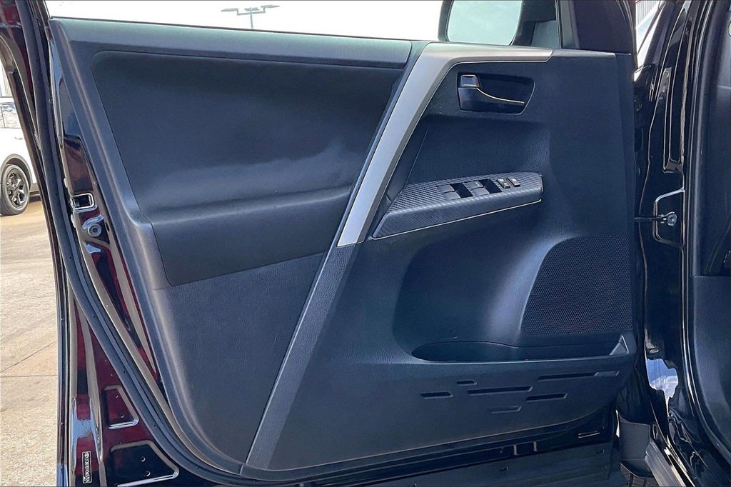 Used 2013 Toyota RAV4 XLE image 23