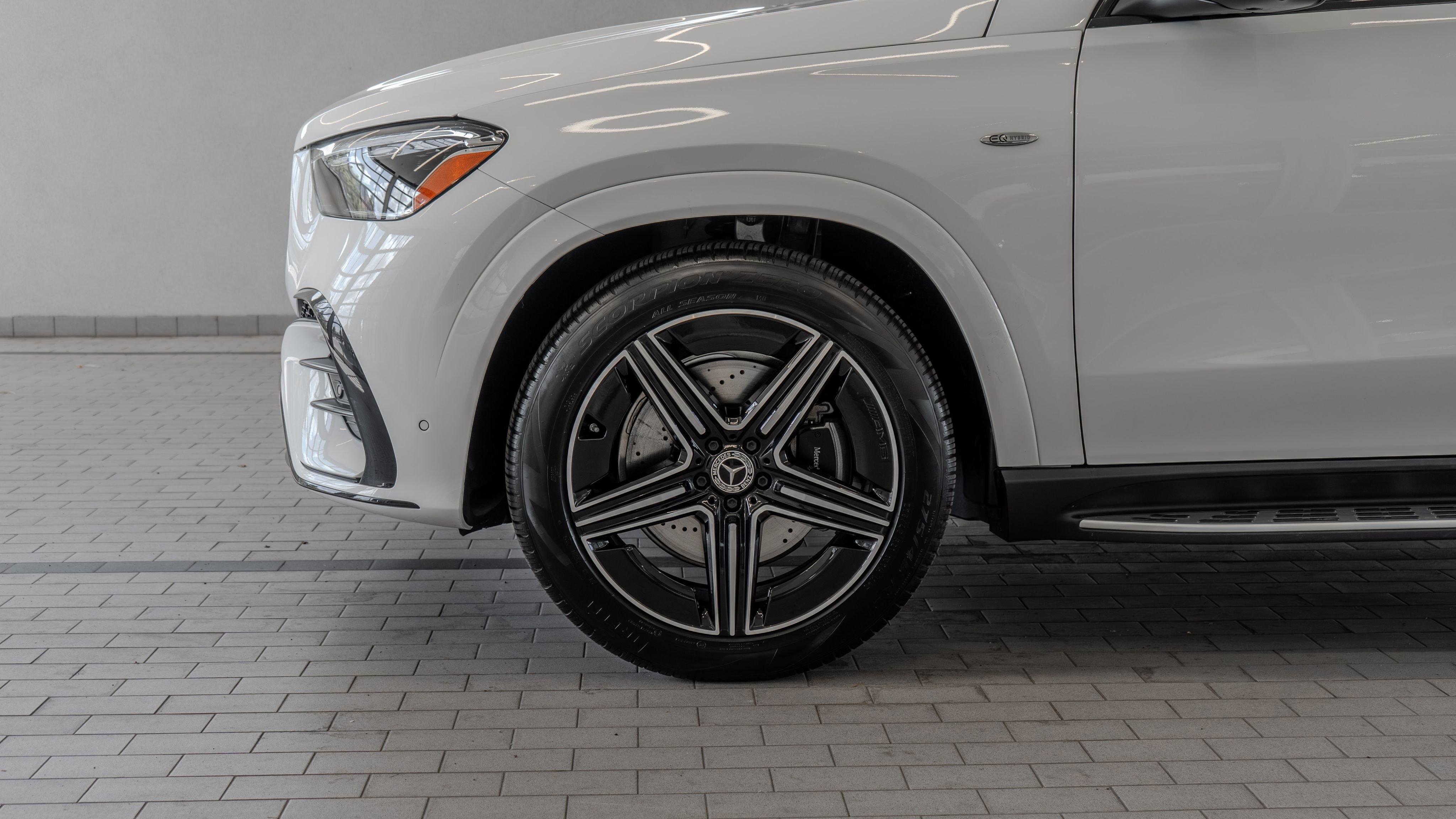 Certified 2025 Mercedes-Benz GLE 450e 4MATIC image 4