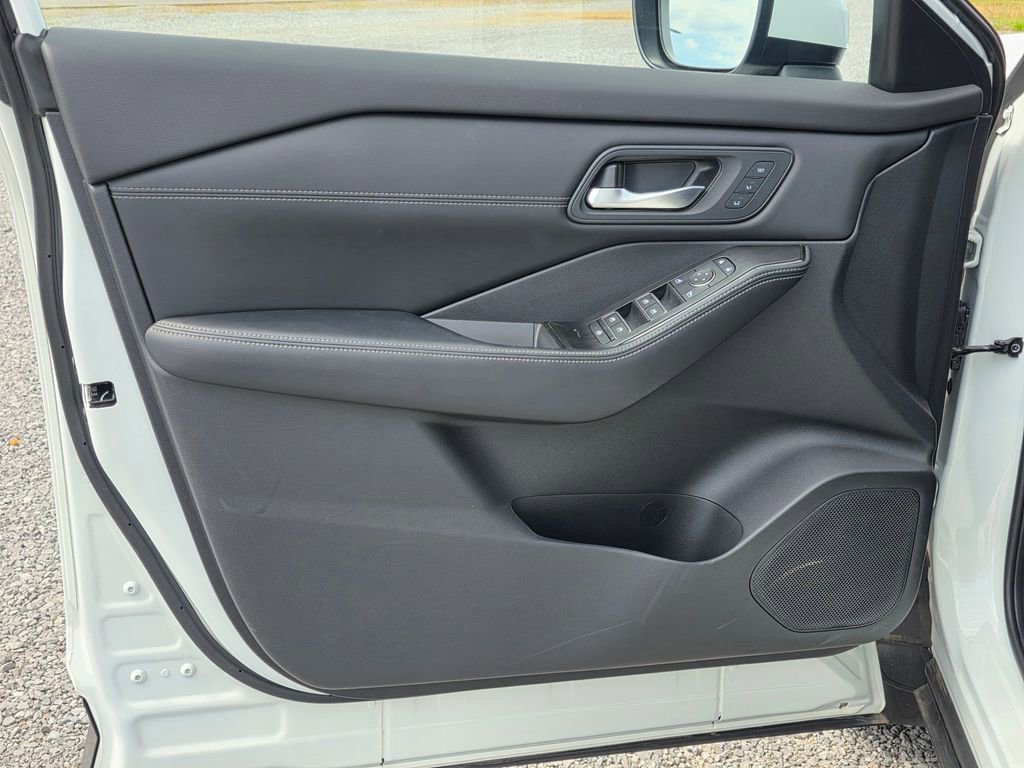 Used 2025 Nissan Rogue SL w/ Tech Package AWD/4WD image 12