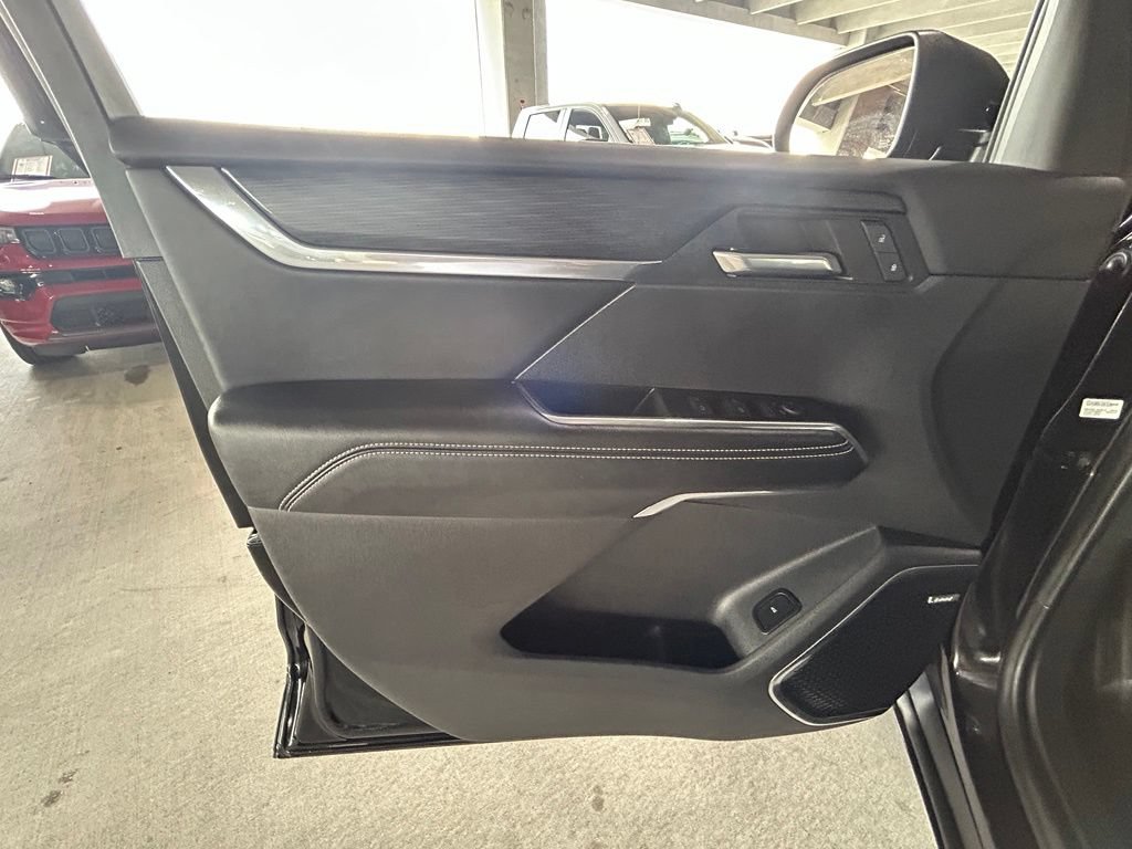 Used 2024 GMC Acadia Elevation w/ Black Edition FWD image 17