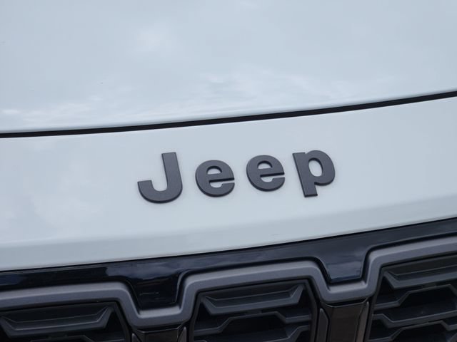 Used 2026 Jeep Cherokee Laredo AWD/4WD image 12