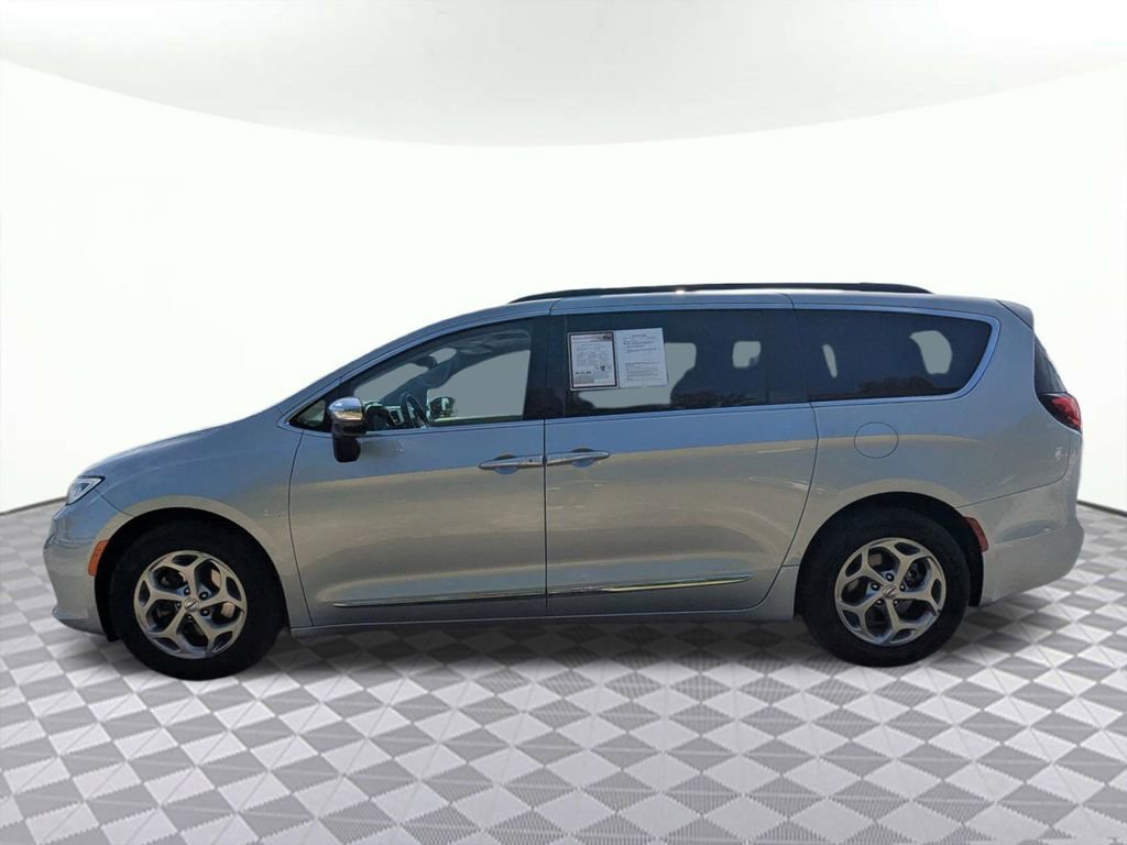 Used 2023 Chrysler Pacifica Limited FWD image 6