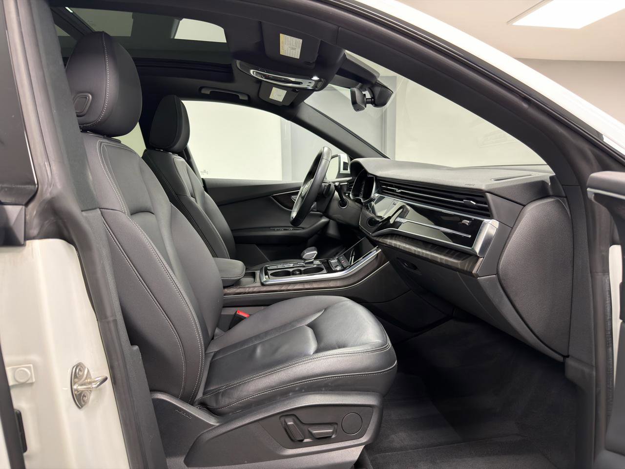 Used 2021 Audi Q8 Premium image 10