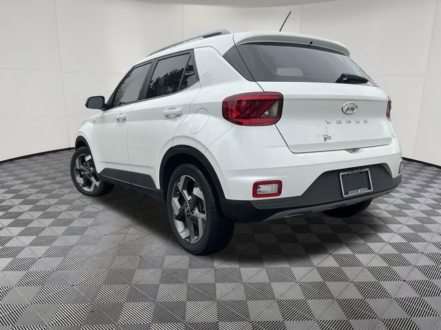Certified 2024 Hyundai Venue SEL FWD image 5