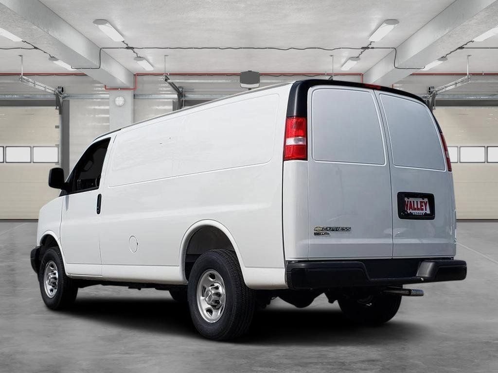 New 2025 Chevrolet Express 3500 w/ Driver Convenience Package RWD image 5