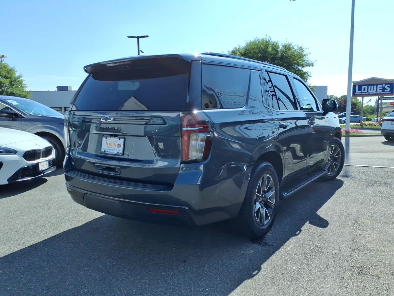 Used 2021 Chevrolet Tahoe Z71 w/ Luxury Package AWD/4WD image 4