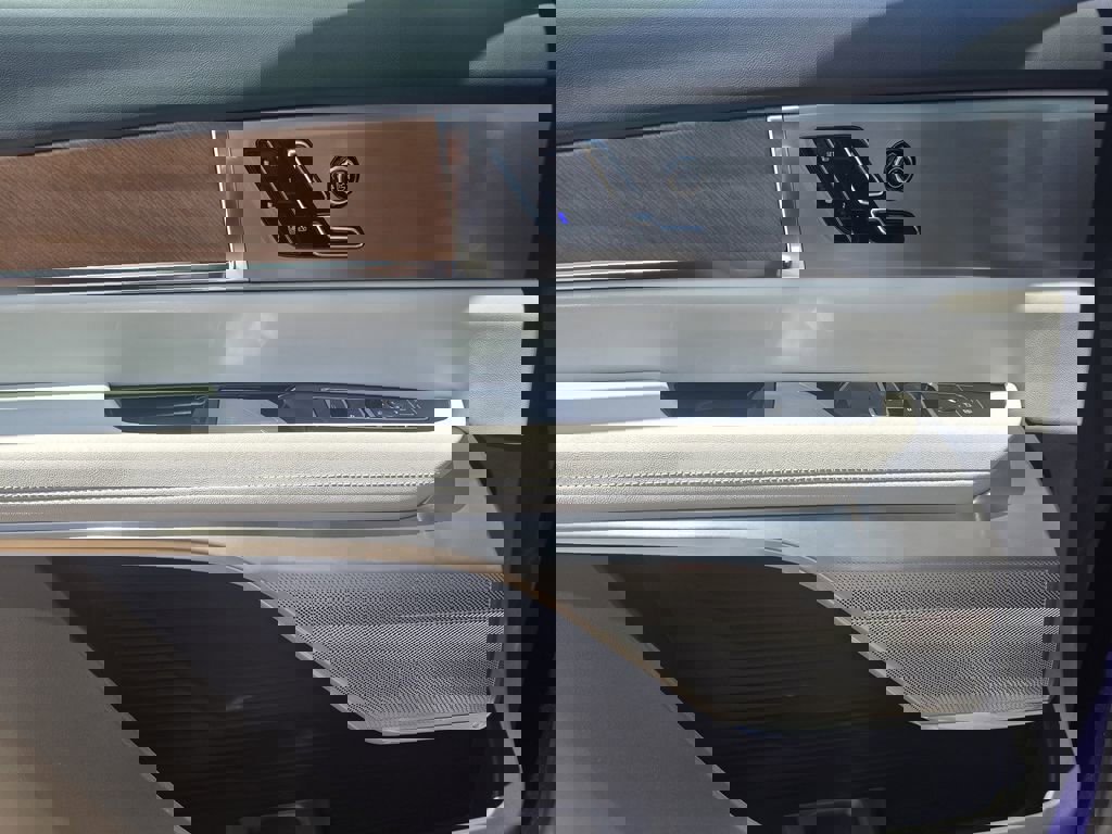 New 2026 Cadillac Vistiq Sport w/ LPO, Floor Liner Package image 23