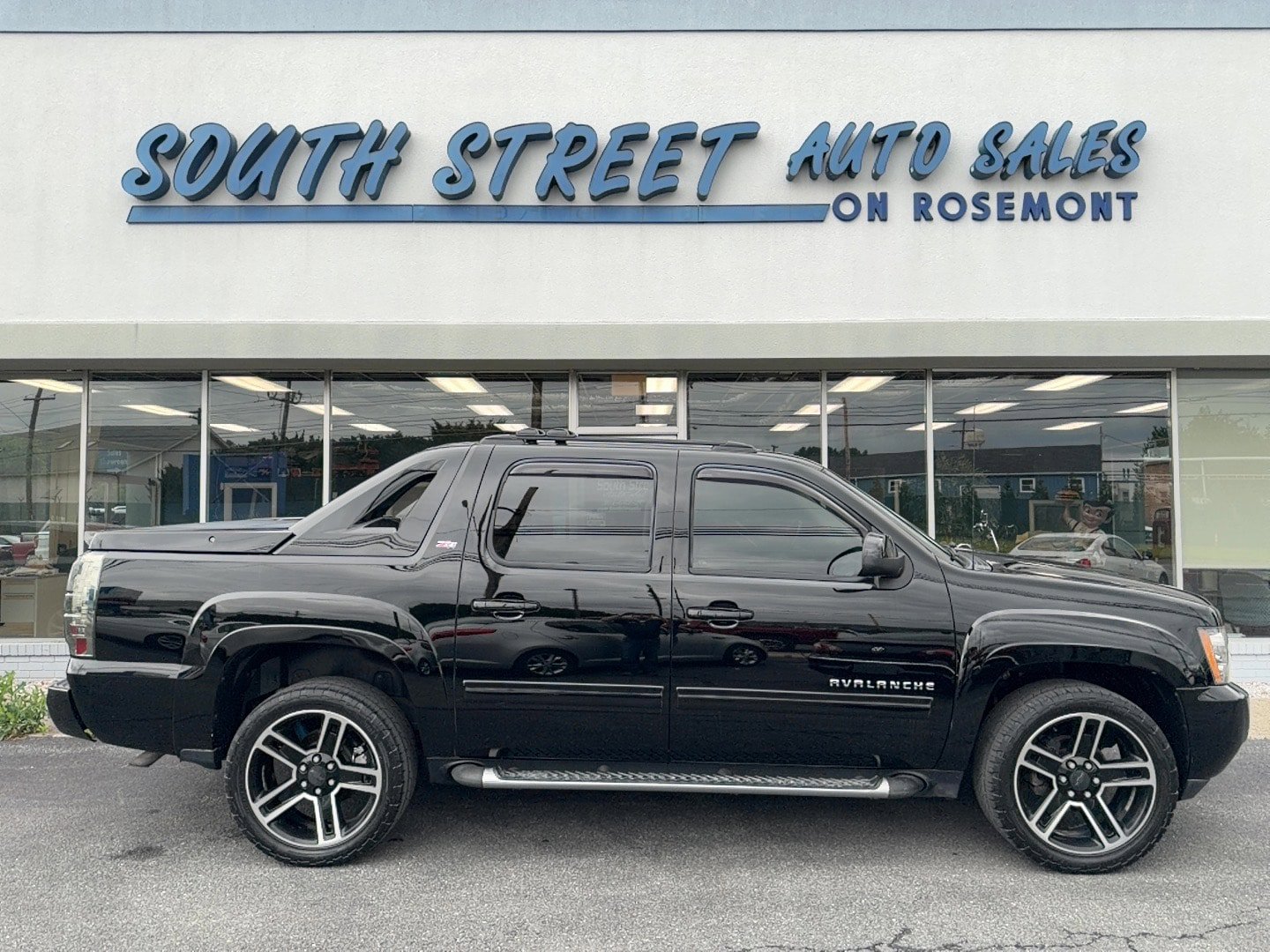 Used 2011 Chevrolet Avalanche LT