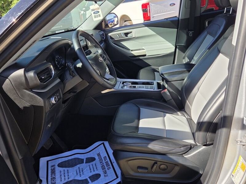Used 2022 Ford Explorer XLT w/ Equipment Group 202A RWD image 6