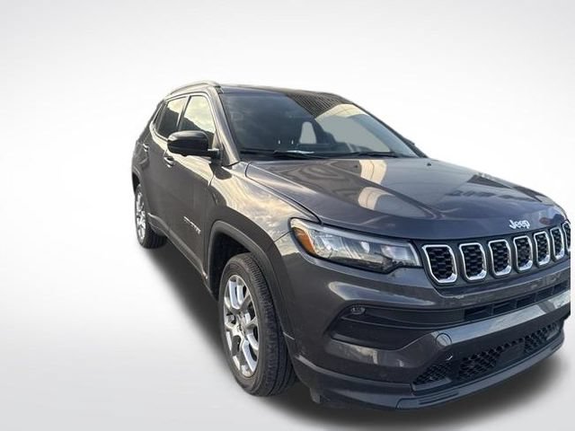 Used 2024 Jeep Compass Latitude AWD/4WD image 7