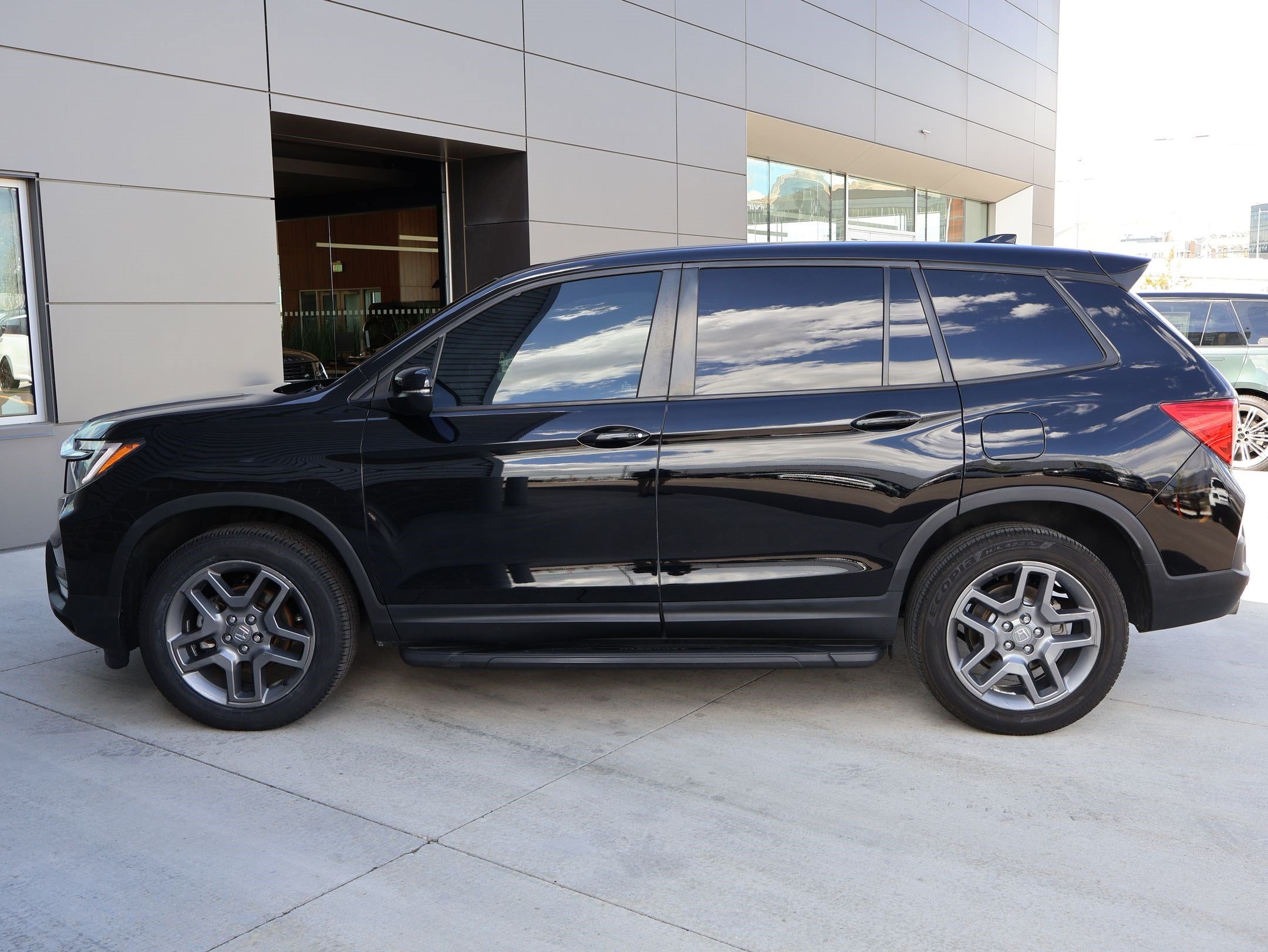 Used 2023 Honda Passport EX-L image 9