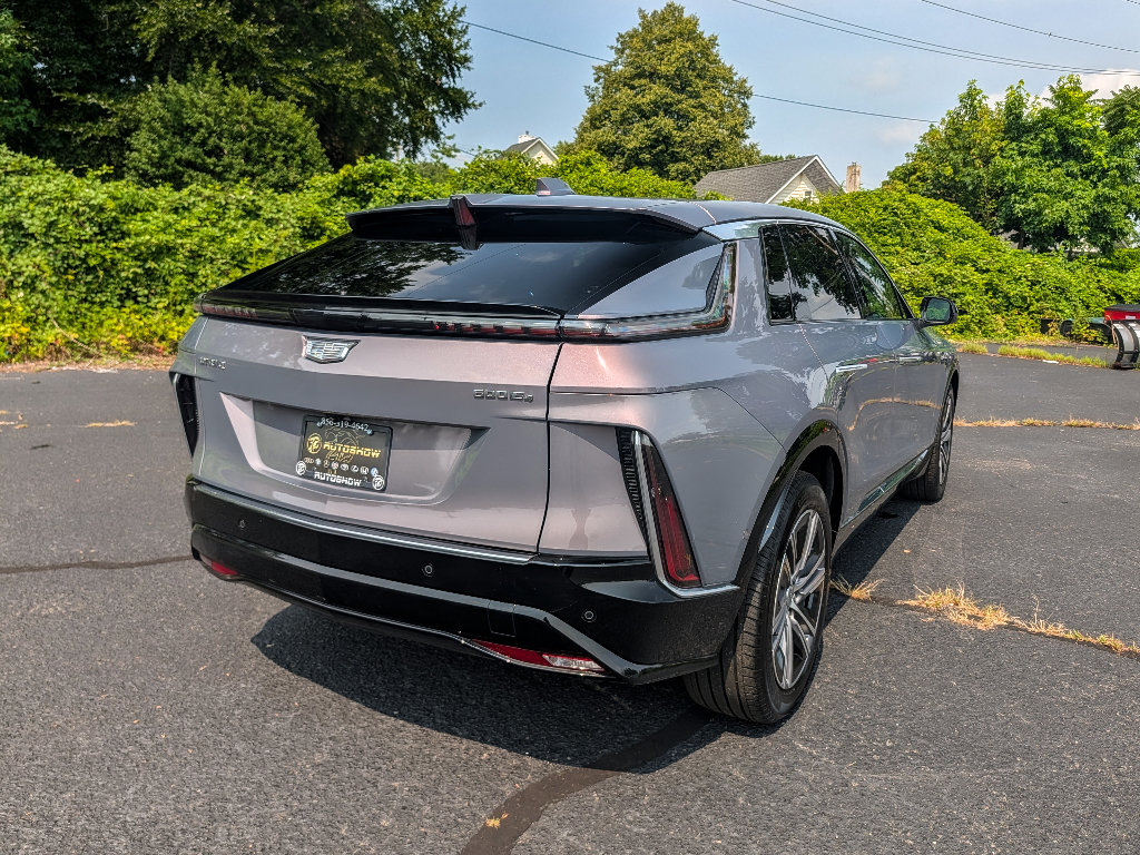 Used 2024 Cadillac Lyriq Luxury AWD/4WD image 5