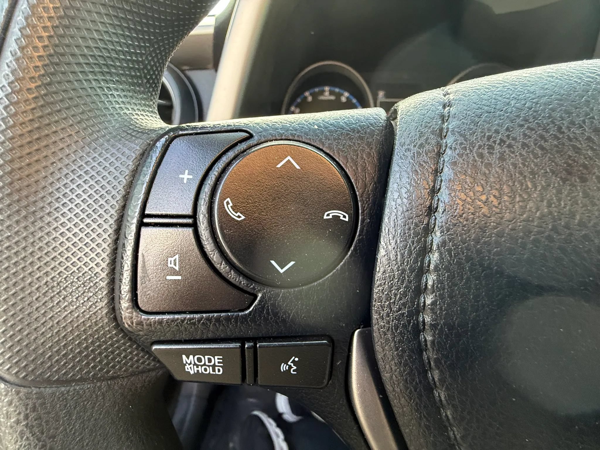 Used 2017 Toyota RAV4 LE FWD image 21