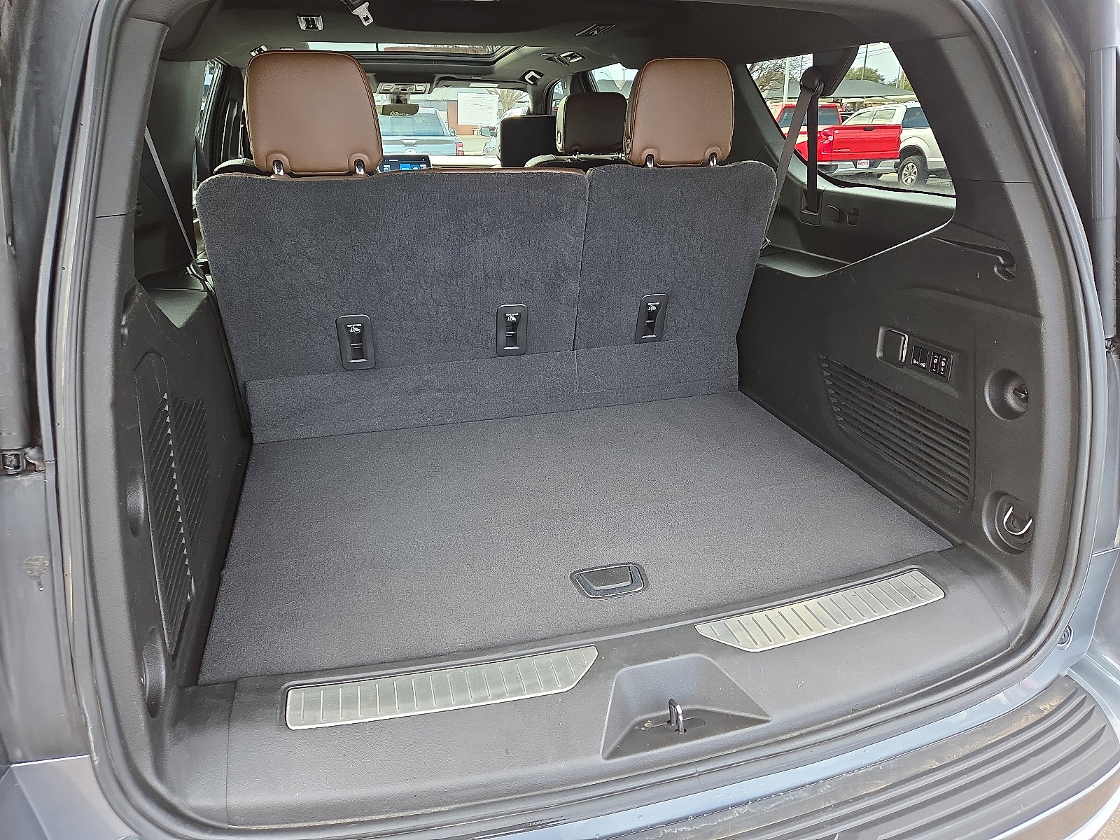 Used 2021 Chevrolet Suburban High Country w/ Premium Package image 8