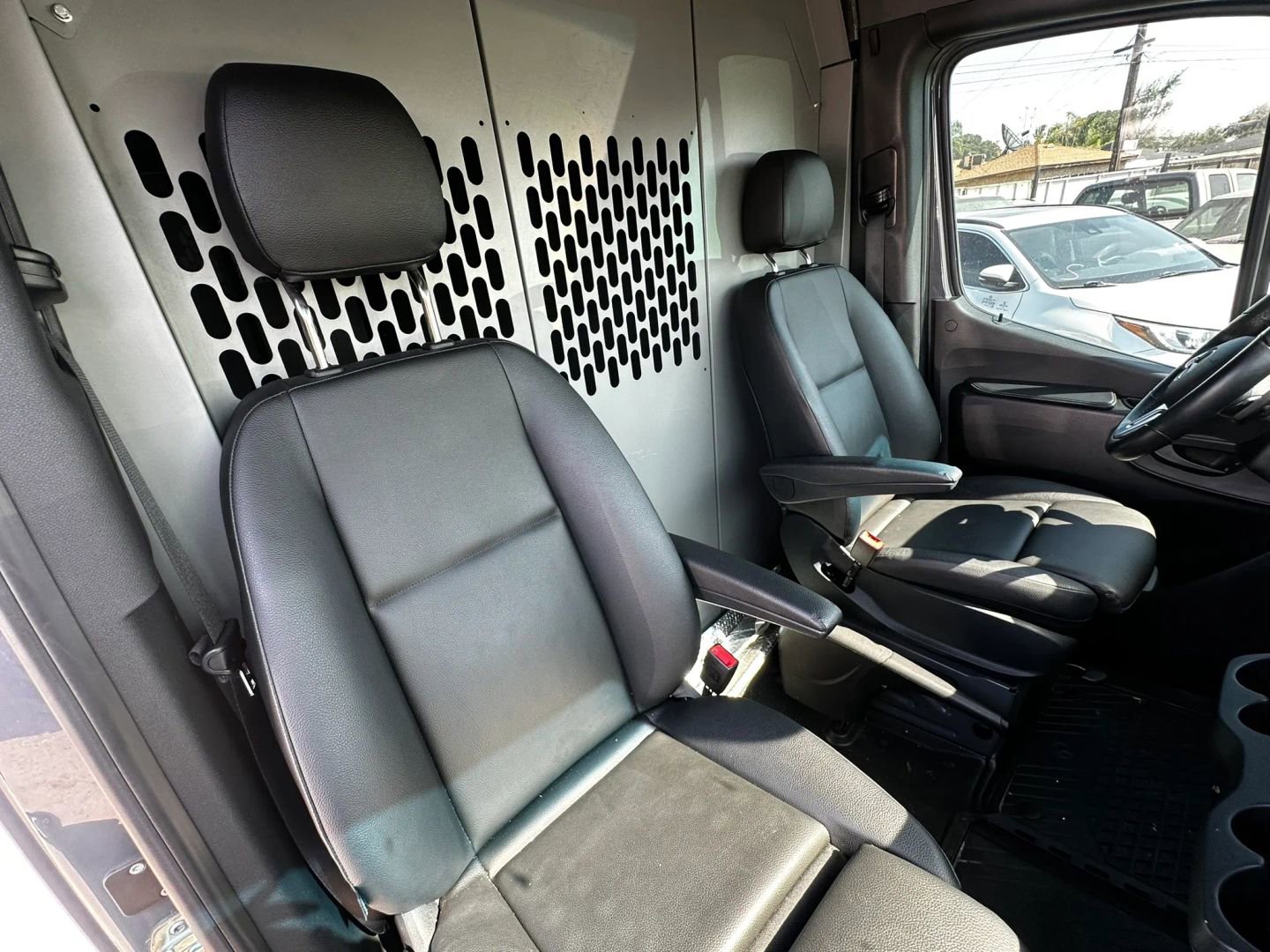 Used 2022 Mercedes-Benz Sprinter 2500 image 19