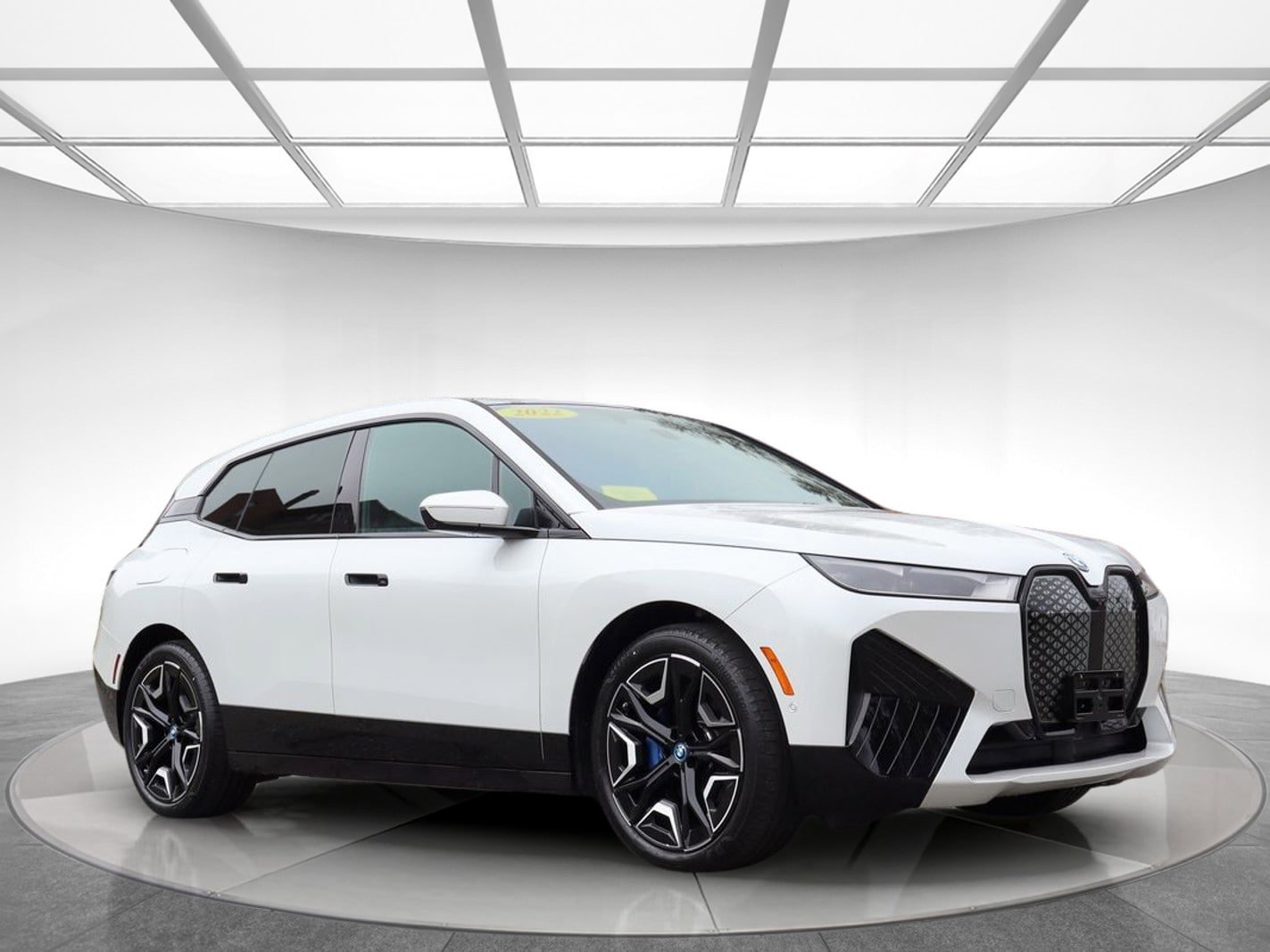 Used 2022 BMW iX xDrive50 w/ Sport Package AWD/4WD image 3