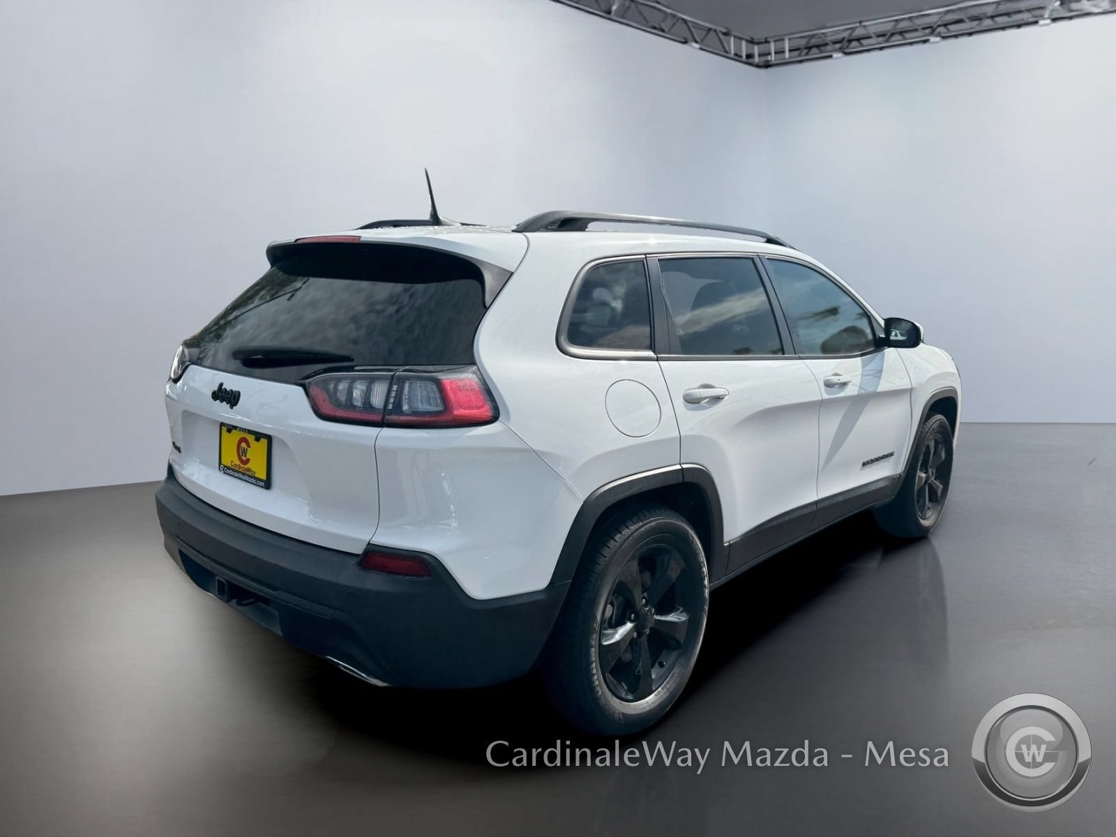 Used 2019 Jeep Cherokee Latitude Plus AWD/4WD image 4