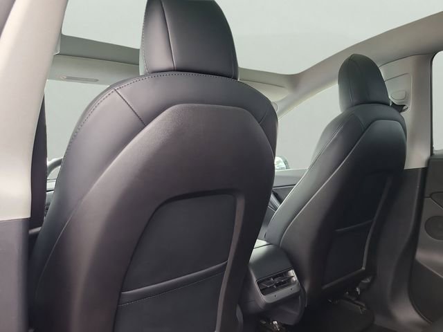 Used 2020 Tesla Model Y Long Range image 12